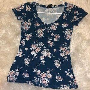 Fitted Floral V-Neck T-Shirt